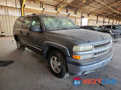 Czwarte zdjęcie samochodu z boku: 2001 CHEVROLET SUBURBAN K1500 VIN:3GNFK16T81G196608 - miniatura