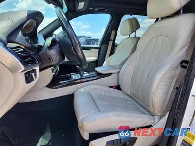 Zdjęcie 7 z 13 samochodu: 2017 BMW X5 XDR40E VIN:5UXKT0C30H0S80843 - miniatura