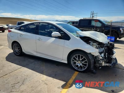 Czwarte zdjęcie samochodu z boku: 2017 TOYOTA PRIUS PRIME ADVANCED VIN:JTDKARFP2H3006150 - miniatura