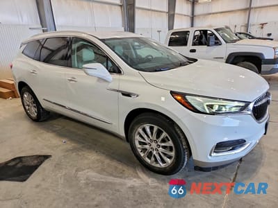 Czwarte zdjęcie samochodu z boku: 2021 BUICK ENCLAVE PREMIUM VIN:5GAEVBKW5MJ176693 - miniatura