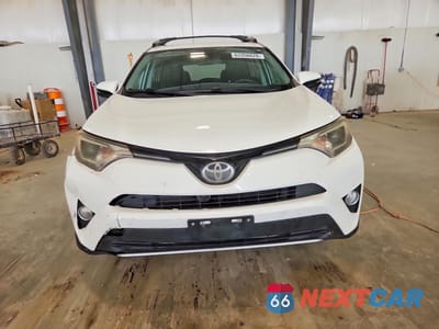 Piąte zdjęcie samochodu w środku: 2018 TOYOTA RAV4 XLE VIN:2T3RFREV6JW721242 - miniatura
