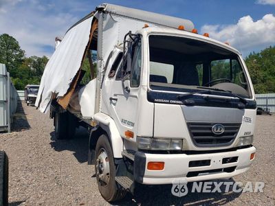 Czwarte zdjęcie samochodu z boku: 2005 UD UD2600 BOX TRUCK VIN:JNAPA80H45AK50538 - miniatura