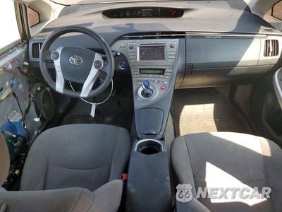 Zdjęcie 8 z 13 samochodu: 2015 TOYOTA PRIUS TWO VIN:JTDKN3DU1F0484844 - miniatura