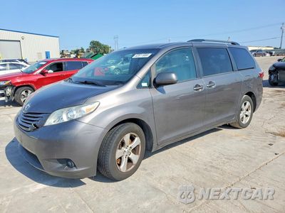 2017 TOYOTA SIENNA LE 5TDKZ3DC2HS792097 - główne zdjęcie licytacji z USA - miniatura