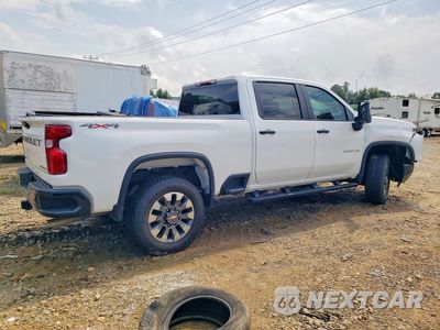 Trzecie zdjęcie samochodu z tyłu: 2024 CHEVROLET SILVERADO K2500 CUSTOM VIN:2GC4YME72R1218160 - miniatura