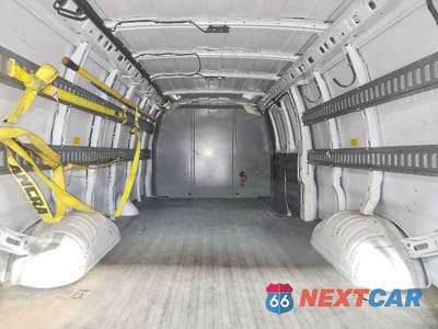 Zdjęcie 10 z 13 samochodu: 2021 CHEVROLET EXPRESS 2500 CARGO DELIVERY VAN VIN:1GCWGBFP0M1227601 - miniatura