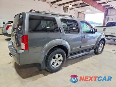 Trzecie zdjęcie samochodu z tyłu: 2006 NISSAN PATHFINDER S VIN:5N1AR18W26C666062 - miniatura