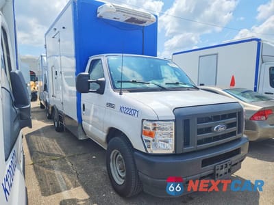 Czwarte zdjęcie samochodu z boku: 2023 FORD E350 REFRIGERATED TRUCK REFRIGERATED BOX TRUCK VIN:1FDWE3FK7PDD08447 - miniatura