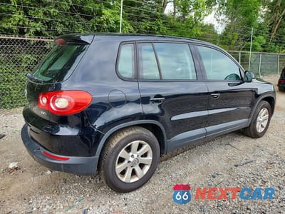 Trzecie zdjęcie samochodu z tyłu: 2009 VOLKSWAGEN TIGUAN S VIN:WVGAV75N49W512367 - miniatura