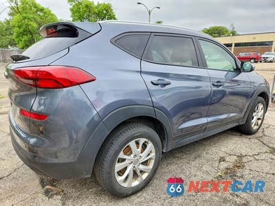 Trzecie zdjęcie samochodu z tyłu: 2021 HYUNDAI TUCSON VALUE VIN:KM8J33A42MU294364 - miniatura