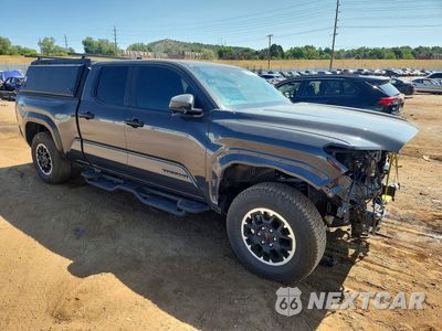 Czwarte zdjęcie samochodu z boku: 2025 TOYOTA TACOMA TRD OFF-ROAD VIN:3TMLB5JN7SM129321 - miniatura