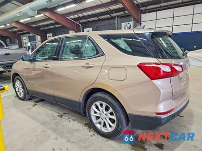 Drugie zdjęcie samochodu z przodu: 2018 CHEVROLET EQUINOX LS VIN:2GNAXREVXJ6176238 - miniatura