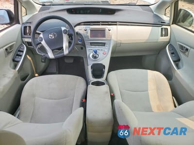 Zdjęcie 8 z 12 samochodu: 2015 TOYOTA PRIUS THREE VIN:JTDKN3DU3F1982909 - miniatura