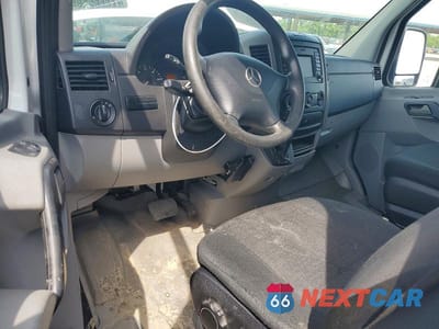 Zdjęcie 8 z 14 samochodu: 2017 MERCEDES-BENZ SPRINTER 2500 VIN:WD3PE7CD1HP538713 - miniatura