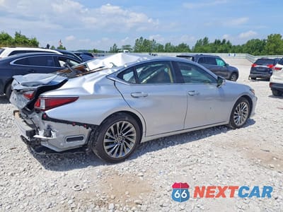 Trzecie zdjęcie samochodu z tyłu: 2025 LEXUS ES 300H ULTRA LUXURY VIN:58AFA1C10SU073046 - miniatura
