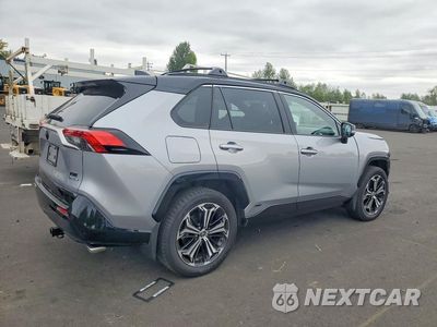 Trzecie zdjęcie samochodu z tyłu: 2025 TOYOTA RAV4 XSE VIN:JTMFB3FV4SD249566 - miniatura