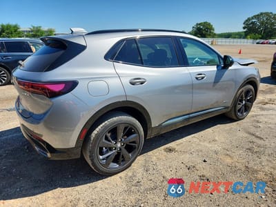 Trzecie zdjęcie samochodu z tyłu: 2025 BUICK ENVISION SPORT TOURING VIN:LRBFZLE46SD035729 - miniatura
