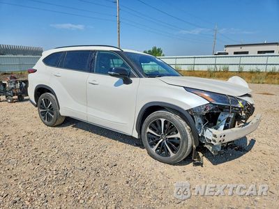 Czwarte zdjęcie samochodu z boku: 2021 TOYOTA HIGHLANDER XSE VIN:5TDJZRBH4MS130853 - miniatura