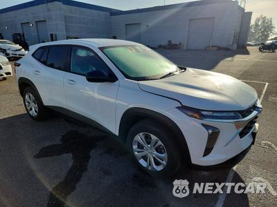 Czwarte zdjęcie samochodu z boku: 2026 CHEVROLET TRAX LS VIN:KL77LFEP7TC092237 - miniatura