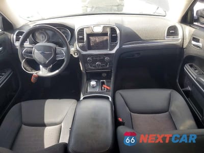 Zdjęcie 8 z 12 samochodu: 2020 CHRYSLER 300 TOURING VIN:2C3CCAAG7LH172603 - miniatura