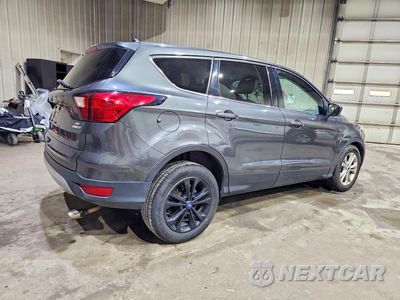 Trzecie zdjęcie samochodu z tyłu: 2019 FORD ESCAPE SE VIN:1FMCU9GD5KUB09480 - miniatura
