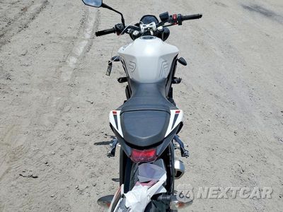 Zdjęcie 6 z 9 samochodu: 2024 TRIUMPH MOTORCYCLE STREET TRIPLE 765 R VIN:SMTA604S5RTBK2609 - miniatura