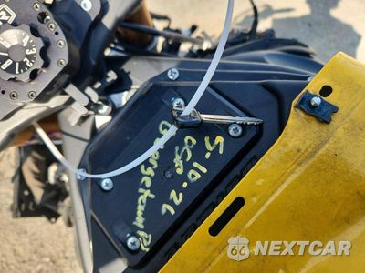 Zdjęcie 8 z 9 samochodu: 2009 YAMAHA YZFR1 VIN:JYARN23E19A003682 - miniatura