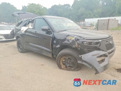 Czwarte zdjęcie samochodu z boku: 2023 FORD EXPLORER POLICE INTERCEPTOR VIN:1FM5K8AB7PGB61828 - miniatura