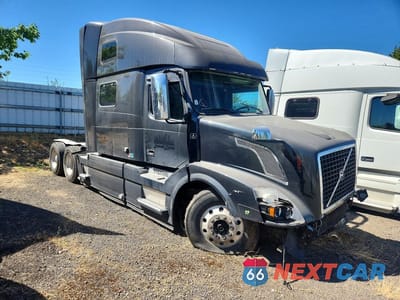 Czwarte zdjęcie samochodu z boku: 2016 VOLVO VNL SEMI TRUCK VIN:4V4NC9TK6GN958205 - miniatura