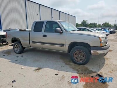 Czwarte zdjęcie samochodu z boku: 2003 CHEVROLET SILVERADO K1500 VIN:1GCEK19VX3E274429 - miniatura