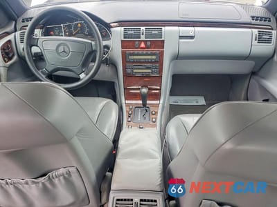 Zdjęcie 8 z 12 samochodu: 1996 MERCEDES-BENZ E 320 VIN:WDBJF55F5TJ013532 - miniatura