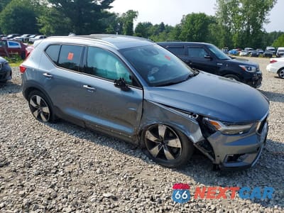 Czwarte zdjęcie samochodu z boku: 2019 VOLVO XC40 T5 MOMENTUM VIN:YV4162UK9K2117154 - miniatura