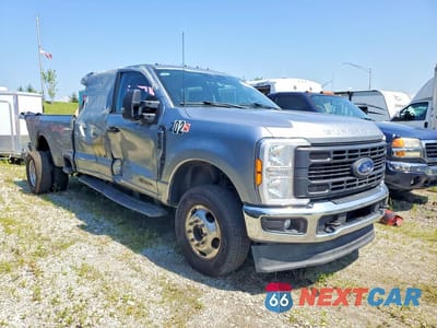 Czwarte zdjęcie samochodu z boku: 2023 FORD F350 SUPER DUTY VIN:1FT8W3DT1PEC34555 - miniatura