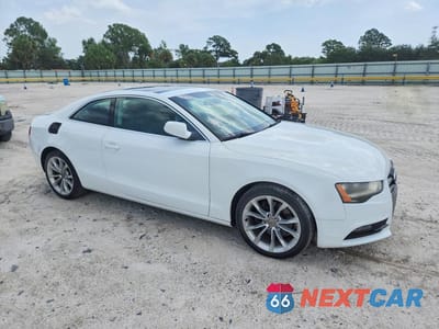 Czwarte zdjęcie samochodu z boku: 2014 AUDI A5 PREMIUM VIN:WAUCFAFR8EA045208 - miniatura