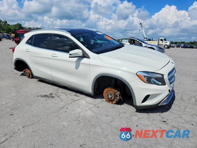 Czwarte zdjęcie samochodu z boku: 2015 MERCEDES-BENZ GLA 250 4MATIC VIN:WDCTG4GB4FJ136653 - miniatura