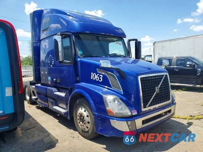Czwarte zdjęcie samochodu z boku: 2016 VOLVO VNL SEMI TRUCK VIN:4V4NC9EH0GN951364 - miniatura