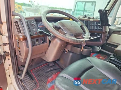 Zdjęcie 8 z 14 samochodu: 2016 VOLVO VNL SEMI TRUCK VIN:4V4NC9EH1GN942026 - miniatura