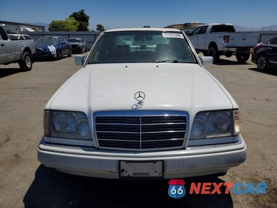 Piąte zdjęcie samochodu w środku: 1994 MERCEDES-BENZ E 320 VIN:WDBEA32E2RC125900 - miniatura