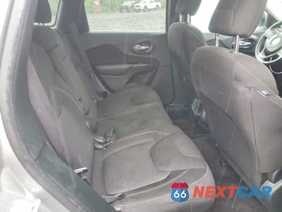Zdjęcie 11 z 13 samochodu: 2016 JEEP CHEROKEE LATITUDE VIN:1C4PJLCB9GW347022 - miniatura