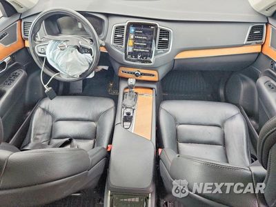 Zdjęcie 8 z 14 samochodu: 2022 VOLVO XC90 T6 MOMENTUM VIN:YV4A221K1N1836411 - miniatura