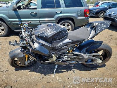 Trzecie zdjęcie samochodu z tyłu: 2025 DUCATI PANIGALE V4 VIN:ZDMDAG6WXSB000909 - miniatura