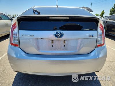 Zdjęcie 6 z 12 samochodu: 2013 TOYOTA PRIUS TWO VIN:JTDKN3DU1D5672943 - miniatura