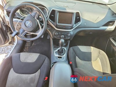 Zdjęcie 8 z 13 samochodu: 2014 JEEP CHEROKEE LATITUDE VIN:1C4PJLCS6EW115720 - miniatura
