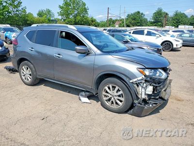 Czwarte zdjęcie samochodu z boku: 2018 NISSAN ROGUE S VIN:5N1AT2MV6JC736109 - miniatura