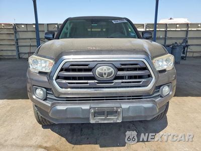 Piąte zdjęcie samochodu w środku: 2019 TOYOTA TACOMA SR5 VIN:5TFAX5GN0KX159948 - miniatura