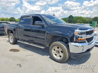 Czwarte zdjęcie samochodu z boku: 2018 CHEVROLET SILVERADO K1500 LT VIN:3GCUKREC3JG350884 - miniatura