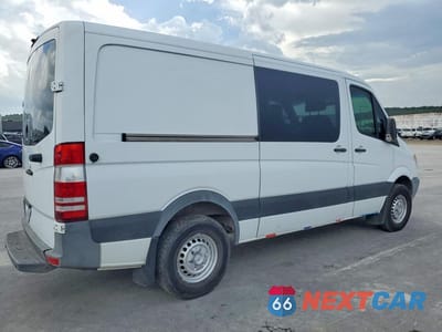 Trzecie zdjęcie samochodu z tyłu: 2012 MERCEDES-BENZ SPRINTER 2500 DELIVERY VAN VIN:WD3PE7CC8C5701059 - miniatura