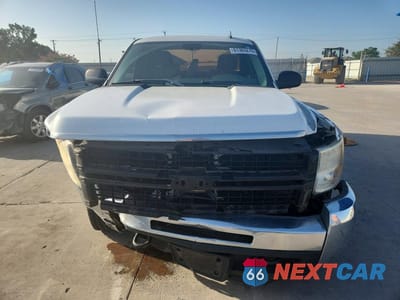 Piąte zdjęcie samochodu w środku: 2009 CHEVROLET SILVERADO C2500 HEAVY DUTY VIN:1GCHC49K99E123916 - miniatura