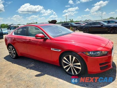 Czwarte zdjęcie samochodu z boku: 2018 JAGUAR XE PRESTIGE VIN:SAJAE4FX7JCP33813 - miniatura