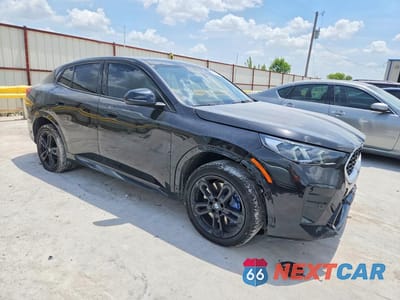 Czwarte zdjęcie samochodu z boku: 2025 BMW X2 XDRIVE28I VIN:WBX63GM07S5318906 - miniatura